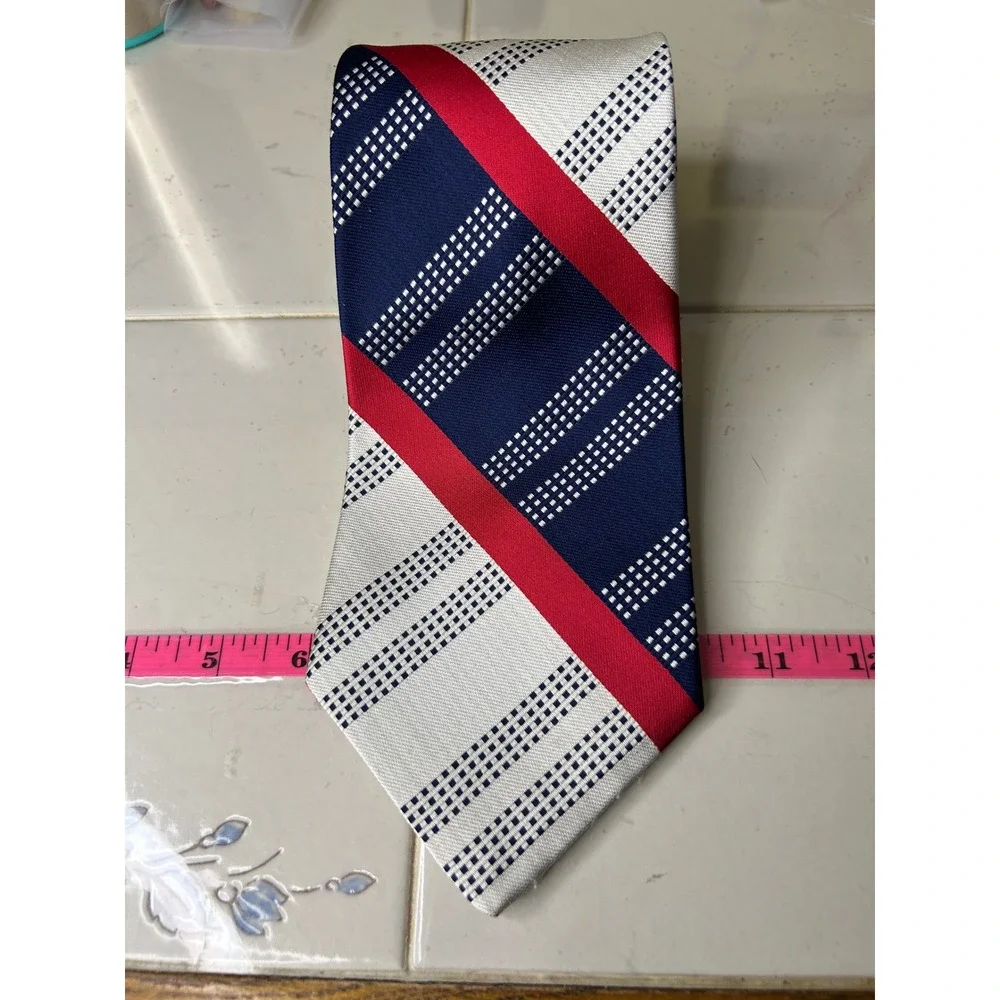 Montgomery Ward‎ Mens Classic Striped Necktie Red Blue White Polyester